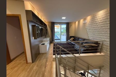 Casa de condomínio à venda com 402m², 4 quartos e 4 vagas Casa de condomínio à venda com 402m², 4 quartos e 4 vagasSala