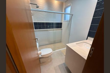 Casa de condomínio à venda com 402m², 4 quartos e 4 vagas Casa de condomínio à venda com 402m², 4 quartos e 4 vagasBanheiro 4