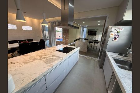 Casa de condomínio à venda com 402m², 4 quartos e 4 vagas Casa de condomínio à venda com 402m², 4 quartos e 4 vagasCozinha