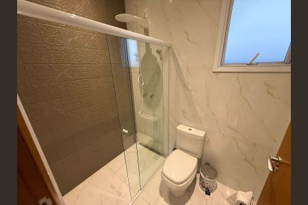 Casa de condomínio à venda com 402m², 4 quartos e 4 vagas Casa de condomínio à venda com 402m², 4 quartos e 4 vagasBanheiro 2