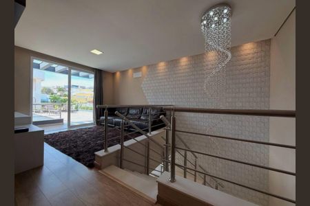 Casa de condomínio à venda com 402m², 4 quartos e 4 vagas Casa de condomínio à venda com 402m², 4 quartos e 4 vagasSala