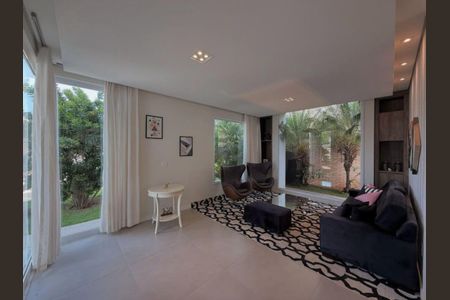 Casa de condomínio à venda com 402m², 4 quartos e 4 vagas Casa de condomínio à venda com 402m², 4 quartos e 4 vagasSala