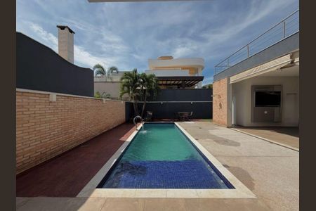 Casa de condomínio à venda com 402m², 4 quartos e 4 vagas Casa de condomínio à venda com 402m², 4 quartos e 4 vagasPiscina