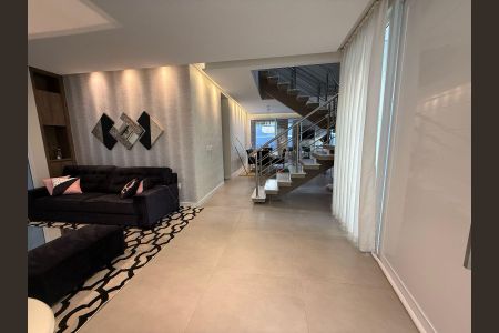 Casa de condomínio à venda com 402m², 4 quartos e 4 vagas Casa de condomínio à venda com 402m², 4 quartos e 4 vagasSala