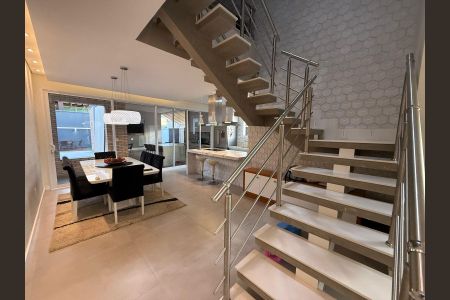 Casa de condomínio à venda com 402m², 4 quartos e 4 vagas Casa de condomínio à venda com 402m², 4 quartos e 4 vagasSala de Jantar