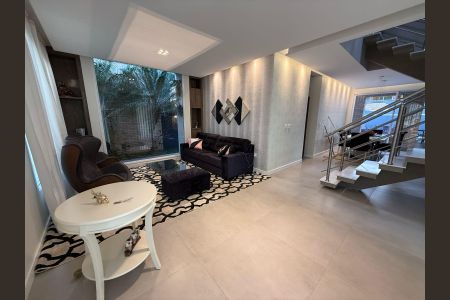 Casa de condomínio à venda com 402m², 4 quartos e 4 vagas Casa de condomínio à venda com 402m², 4 quartos e 4 vagasSala