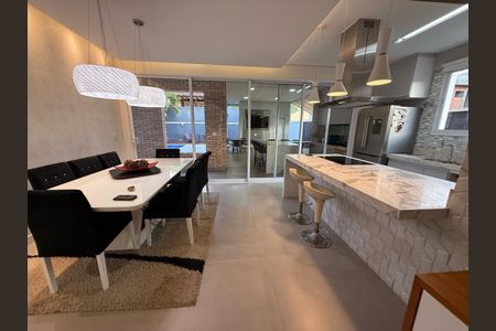 Casa de condomínio à venda com 402m², 4 quartos e 4 vagas Casa de condomínio à venda com 402m², 4 quartos e 4 vagasSala de Jantar