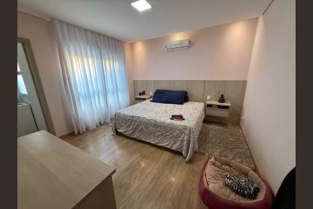 Casa de condomínio à venda com 402m², 4 quartos e 4 vagas Casa de condomínio à venda com 402m², 4 quartos e 4 vagasQuarto 1