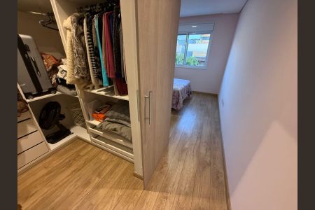 Casa de condomínio à venda com 402m², 4 quartos e 4 vagas Casa de condomínio à venda com 402m², 4 quartos e 4 vagasCloset 1