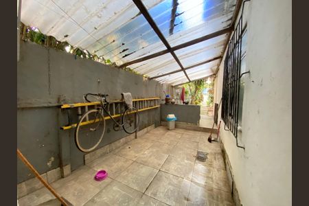 Casa à venda com 190m², 3 quartos e 3 vagas Casa à venda com 190m², 3 quartos e 3 vagasVaranda