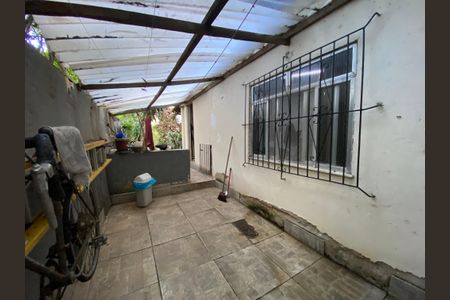 Casa à venda com 190m², 3 quartos e 3 vagas Casa à venda com 190m², 3 quartos e 3 vagasVaranda