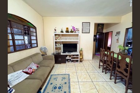 Casa à venda com 475m², 4 quartos e 6 vagasSala