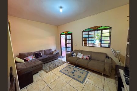 Casa à venda com 475m², 4 quartos e 6 vagasSala