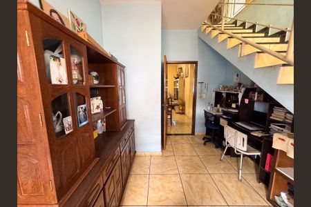 Casa à venda com 475m², 4 quartos e 6 vagasEscritório