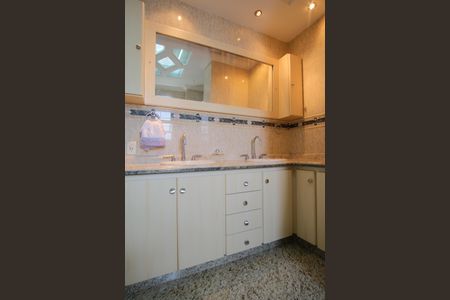 Apartamento à venda com 324m², 4 quartos e 4 vagasBanheiro da Suíte 4