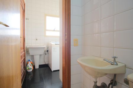 Apartamento à venda com 324m², 4 quartos e 4 vagasBanheiro de serviço