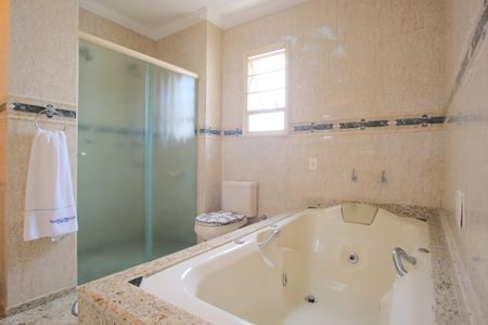 Apartamento à venda com 324m², 4 quartos e 4 vagasBanheiro da Suíte 4