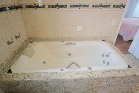 Apartamento à venda com 324m², 4 quartos e 4 vagasBanheiro da Suíte 4