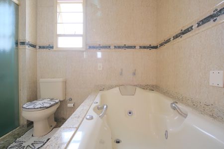 Apartamento à venda com 324m², 4 quartos e 4 vagasBanheiro da Suíte 4