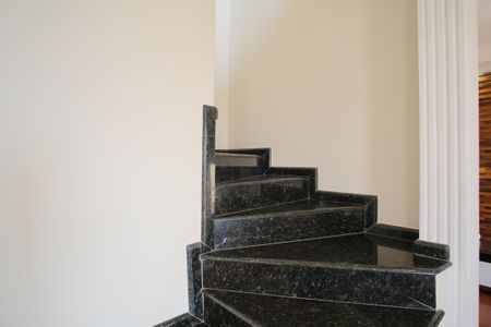 Apartamento à venda com 324m², 4 quartos e 4 vagasEscada