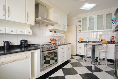 Apartamento à venda com 324m², 4 quartos e 4 vagasCozinha