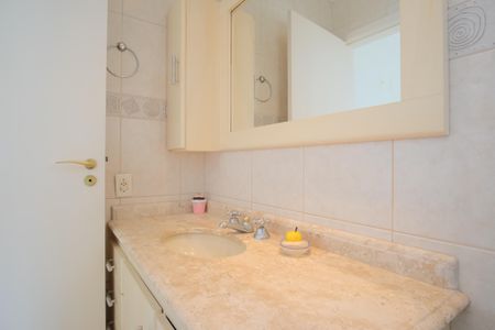 Apartamento à venda com 324m², 4 quartos e 4 vagasBanheiro da Suíte 2