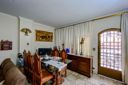 Casa à venda com 300m², 3 quartos e 4 vagasSala