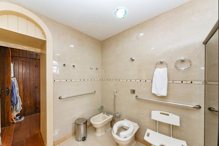 Casa para alugar com 480m², 5 quartos e 4 vagasBanheiro da Suíte 1