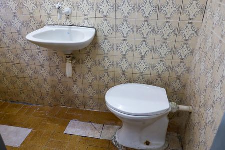 Casa à venda com 50m², 1 quarto e sem vaga Casa à venda com 50m², 1 quarto e sem vagaBanheiro