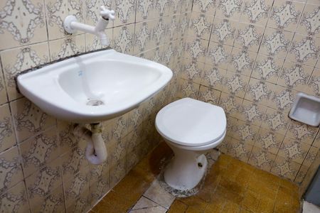 Casa à venda com 50m², 1 quarto e sem vaga Casa à venda com 50m², 1 quarto e sem vagaBanheiro