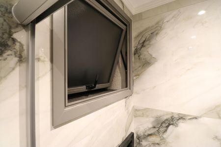 Apartamento à venda com 60m², 2 quartos e 2 vagasDetalhe do Banheiro da Suite