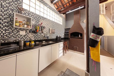 Casa à venda com 312m², 5 quartos e 3 vagas