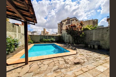 Casa à venda com 403m², 4 quartos e 2 vagasQuintal