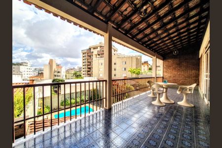 Casa à venda com 403m², 4 quartos e 2 vagasSacada
