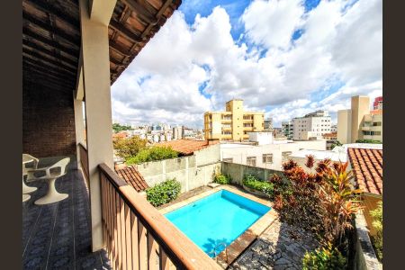 Casa à venda com 403m², 4 quartos e 2 vagasSacada