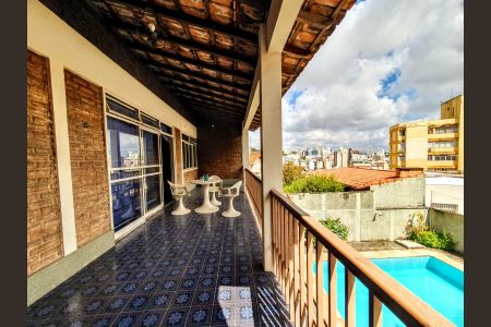 Casa à venda com 403m², 4 quartos e 2 vagasSacada
