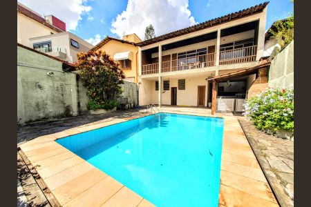 Casa à venda com 403m², 4 quartos e 2 vagasQuintal