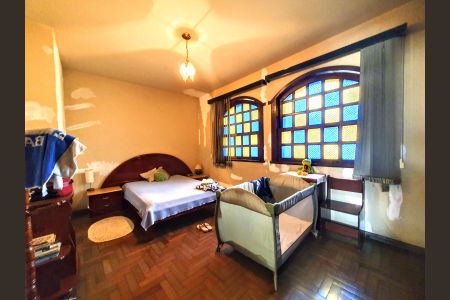 Casa à venda com 403m², 4 quartos e 2 vagasSuíte