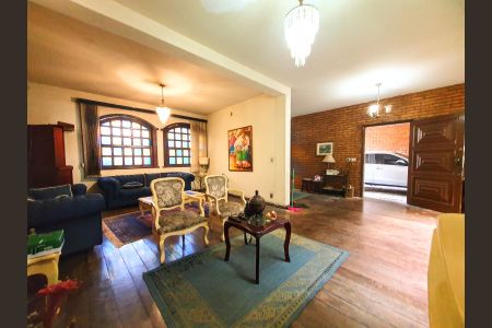 Casa à venda com 403m², 4 quartos e 2 vagasSala