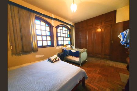 Casa à venda com 403m², 4 quartos e 2 vagasSuíte