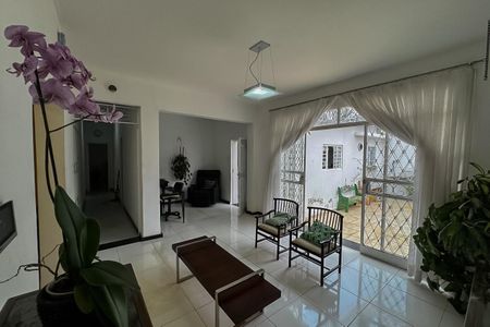Casa à venda com 360m², 3 quartos e 3 vagasSala