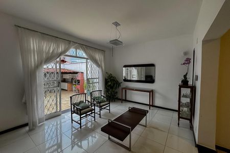 Casa à venda com 360m², 3 quartos e 3 vagasSala