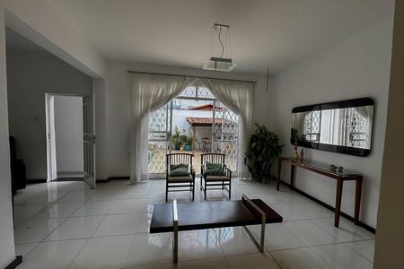 Casa à venda com 360m², 3 quartos e 3 vagasSala