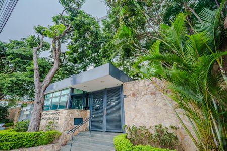 Apartamento à venda com 72m², 2 quartos e 1 vaga Apartamento à venda com 72m², 2 quartos e 1 vagaFachada e portaria