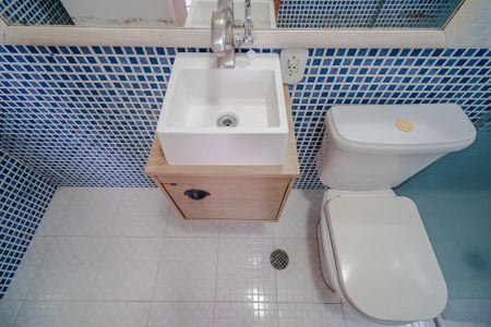 Apartamento à venda com 72m², 2 quartos e 1 vaga Apartamento à venda com 72m², 2 quartos e 1 vagaBanheiro