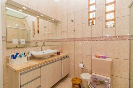 Casa para alugar com 330m², 4 quartos e 2 vagas Casa para alugar com 330m², 4 quartos e 2 vagasBanheiro