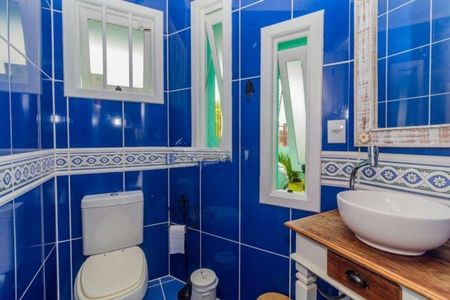 Casa para alugar com 330m², 4 quartos e 2 vagas Casa para alugar com 330m², 4 quartos e 2 vagasBanheiro