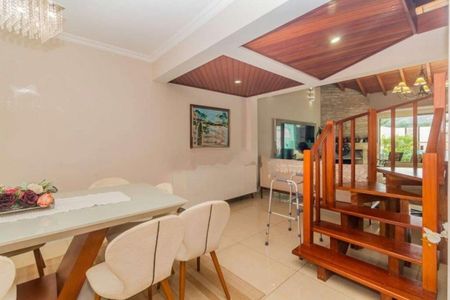 Casa para alugar com 330m², 4 quartos e 2 vagas Casa para alugar com 330m², 4 quartos e 2 vagasSala