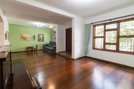 Casa à venda com 410m², 4 quartos e 6 vagas Casa à venda com 410m², 4 quartos e 6 vagasSala