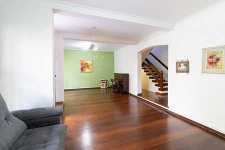 Casa à venda com 410m², 4 quartos e 6 vagas Casa à venda com 410m², 4 quartos e 6 vagasSala